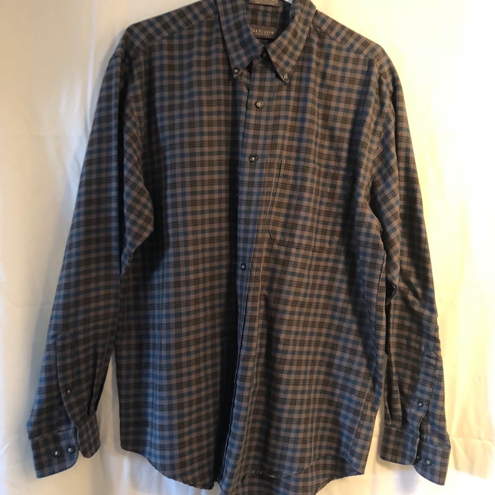 Men’s Van Heusen dress shirt